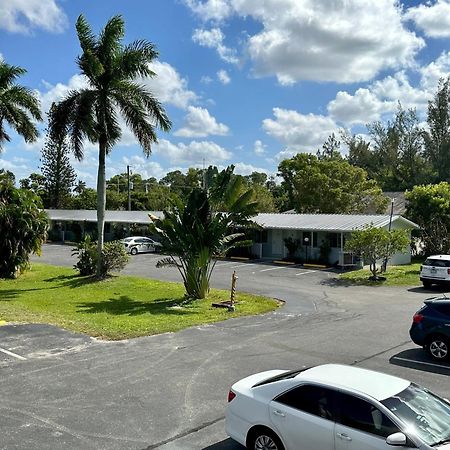 Conty'S Motel Naples Manor Экстерьер фото